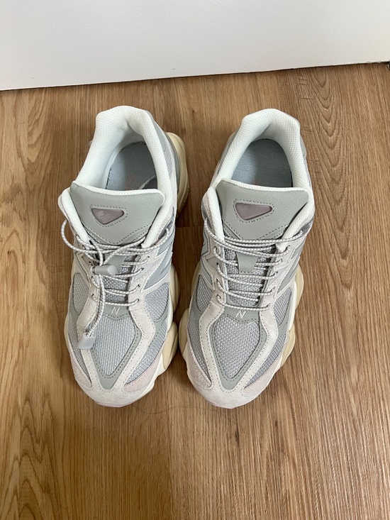 Athletic_Shoes